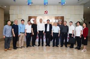 西南大學(xué)黨委常委、副校長(zhǎng)葛信勇一行到炎黃科技園調(diào)研